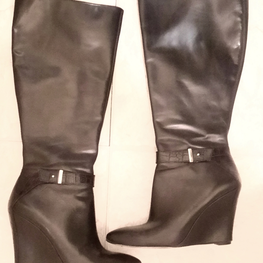 Ann Taylor Blk Wedge (faux gator accent)